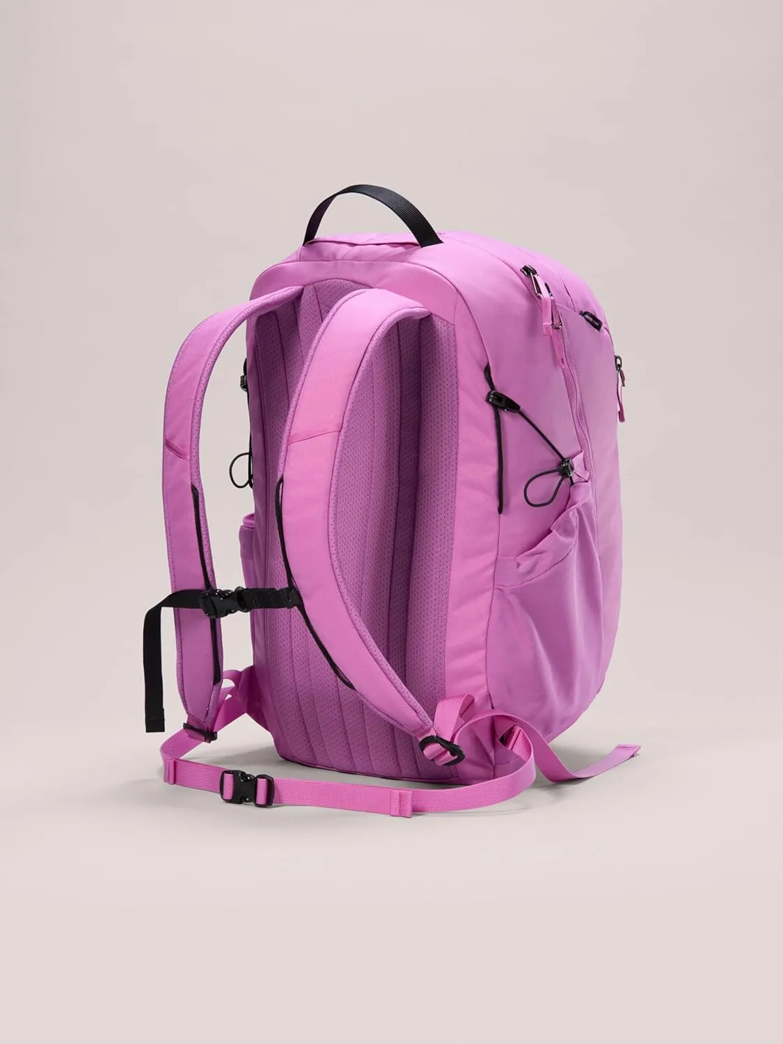 Arc'teryx Mantis 26 Backpack | Highly Versatile 26L Daypack | Alpenglow, One Size
