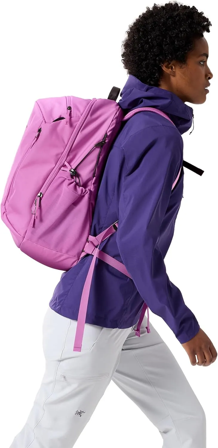 Arc'teryx Mantis 26 Backpack | Highly Versatile 26L Daypack | Alpenglow, One Size