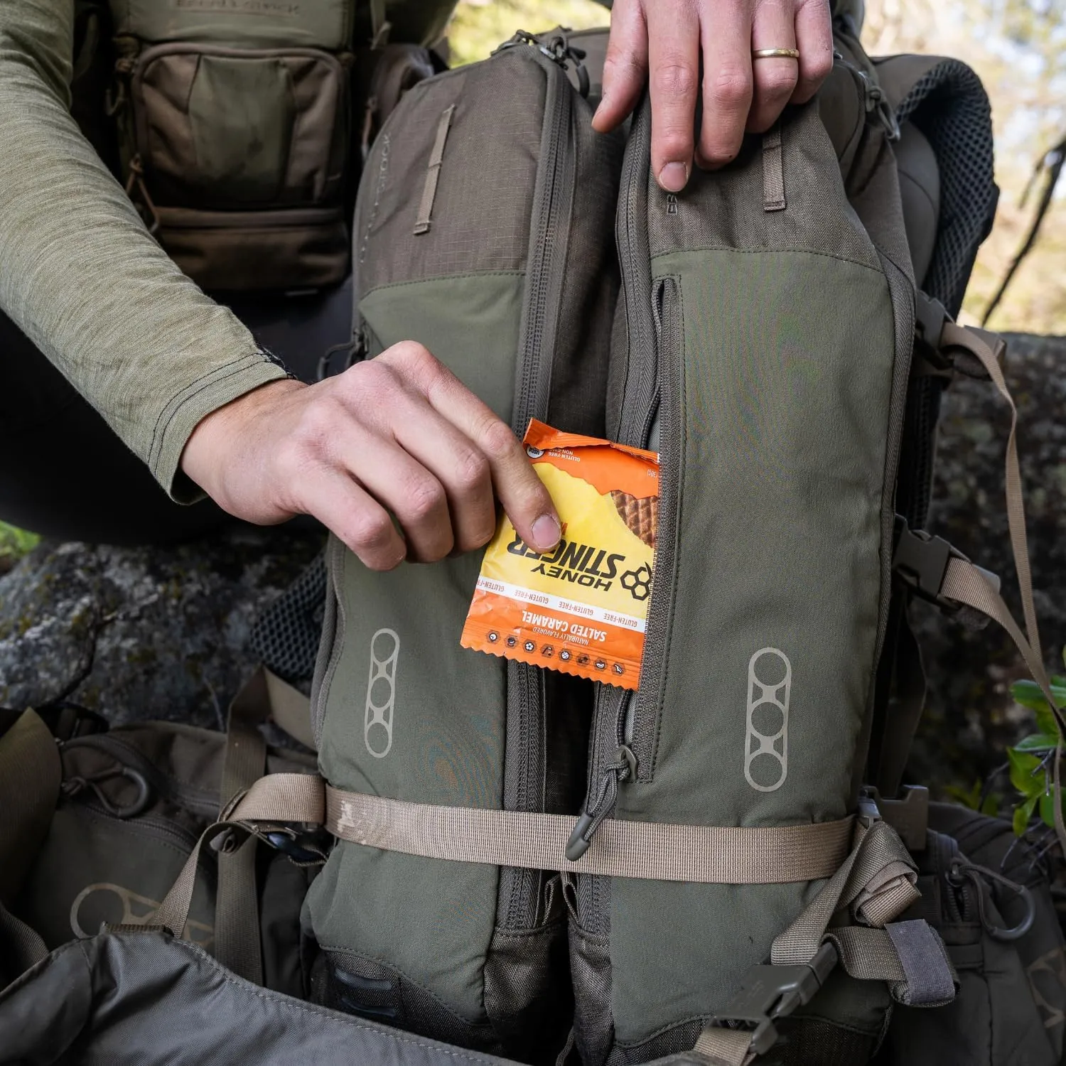 Eberlestock Batwing V2 Pouch - Versatile Hunting Pack Attachment Allowing for Endless Ultraligh Daypack Variations - Large 1,017 Cubic Inches - Mountain