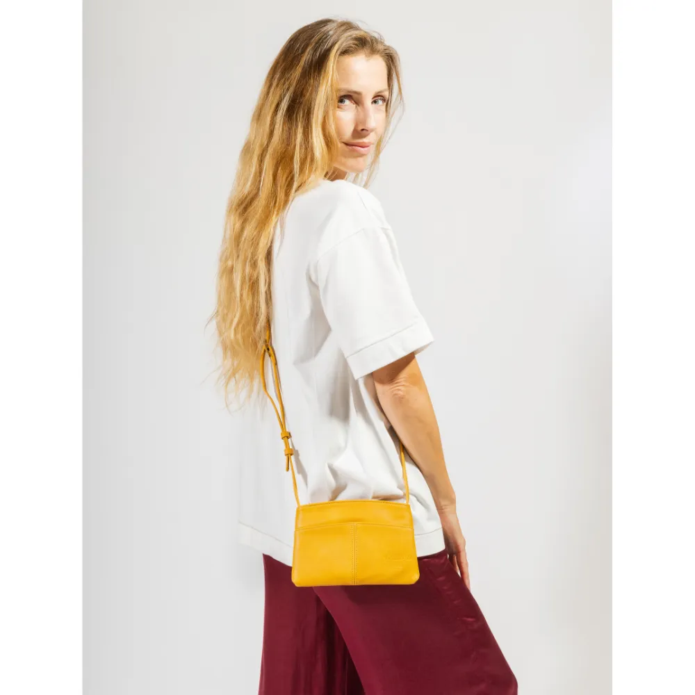 Shoulder pouch