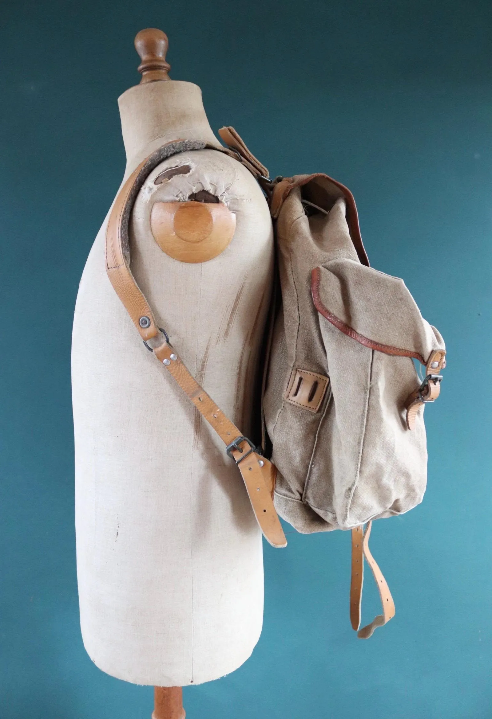 Vintage 1950s French army rucksack - military backpack made by Lafuma - khaki green cotton canvas - for camping and hiking - metal frame